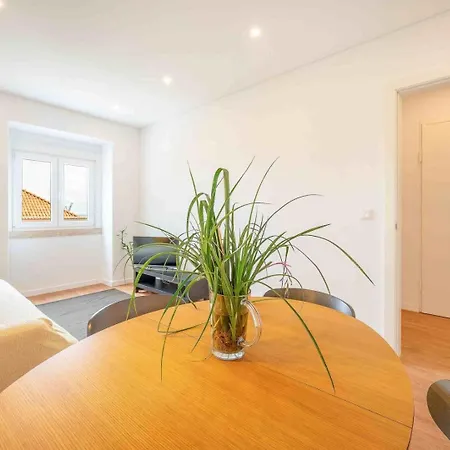 Guestready - Bright Escape Near Santa Apolónia * Lisboa