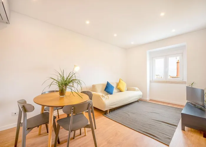 Apartament Guestready - Bright Escape Near Santa Apolonia