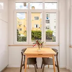 Lägenhet Guestready - Bright Escape Near Santa Apolonia *