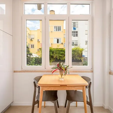 Apartman Guestready - Bright Escape Near Santa Apolonia *