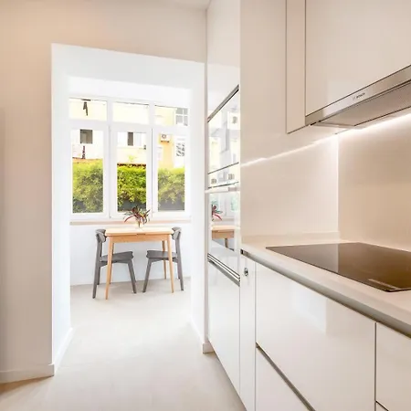 Guestready - Bright Escape Near Santa Apolonia Apartment *